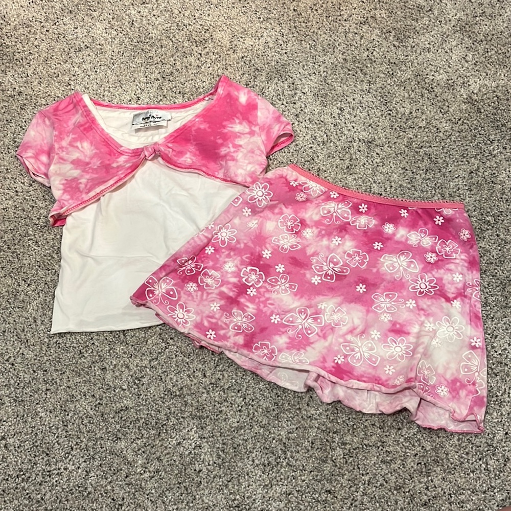 Amy Byer Matching shirt and skirt outfit